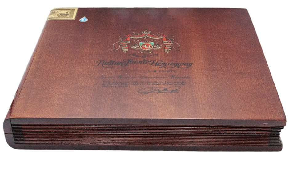 Cigare Arturo Fuente Hemingway Masterpiece.jpeg 2.webp