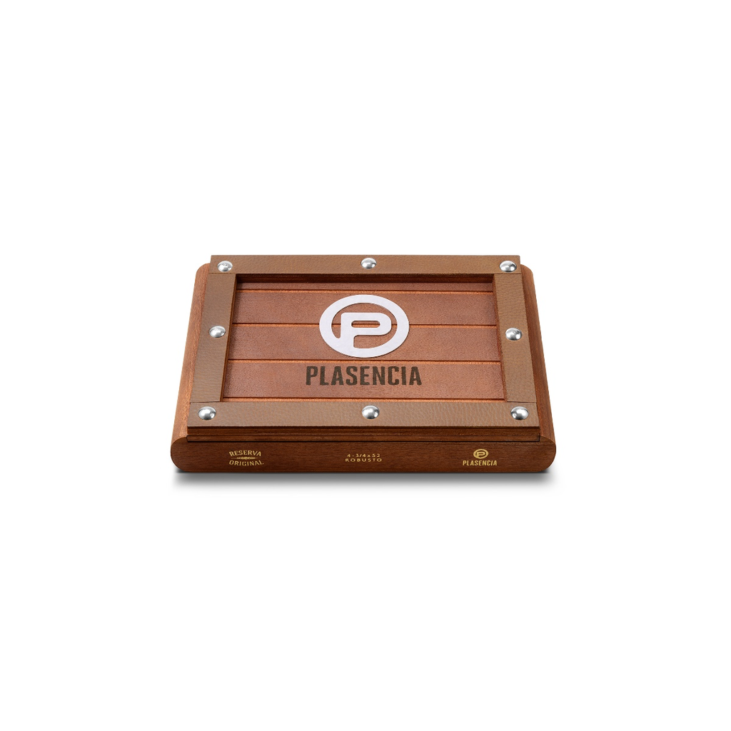 Reserva Robusto WEB box closed_white.webp