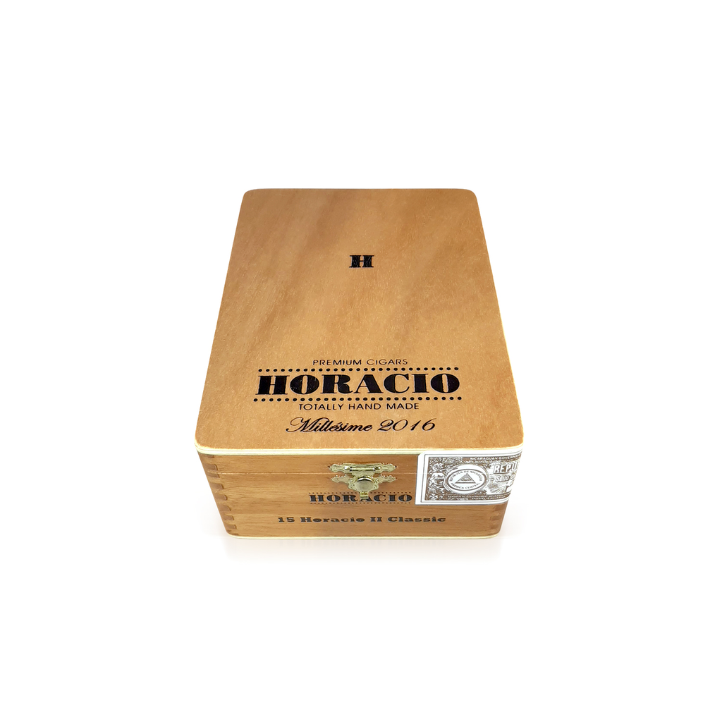 Horacio-2-box-close.webp