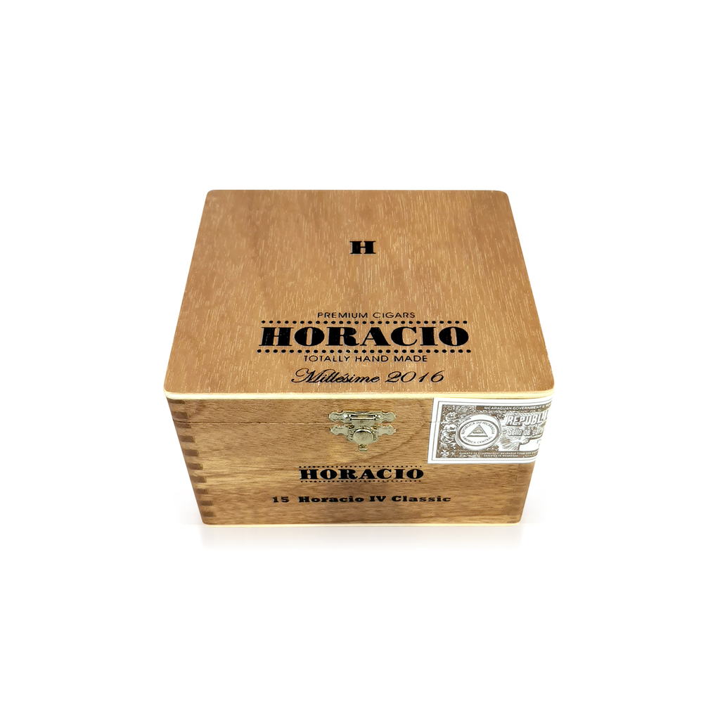 Horacio-4-box-close.webp