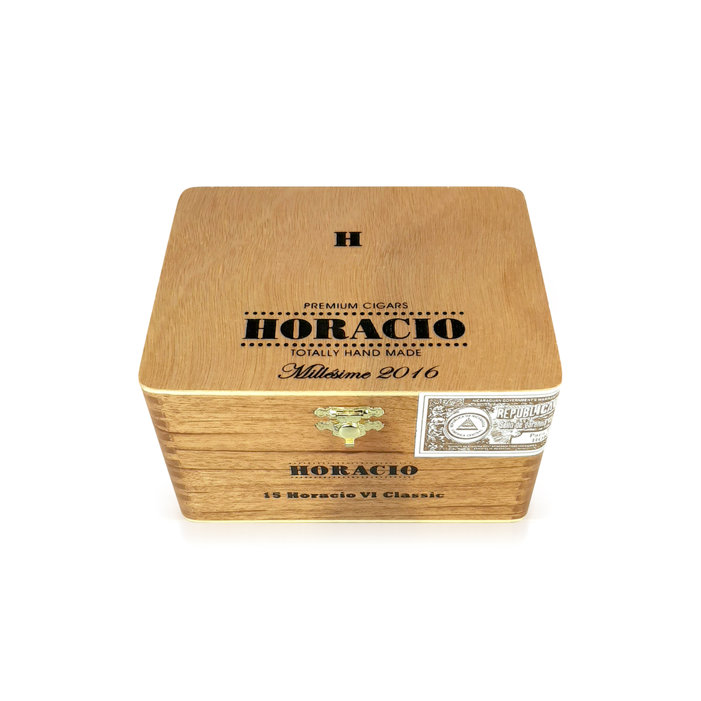 Horacio-6-box-close.webp