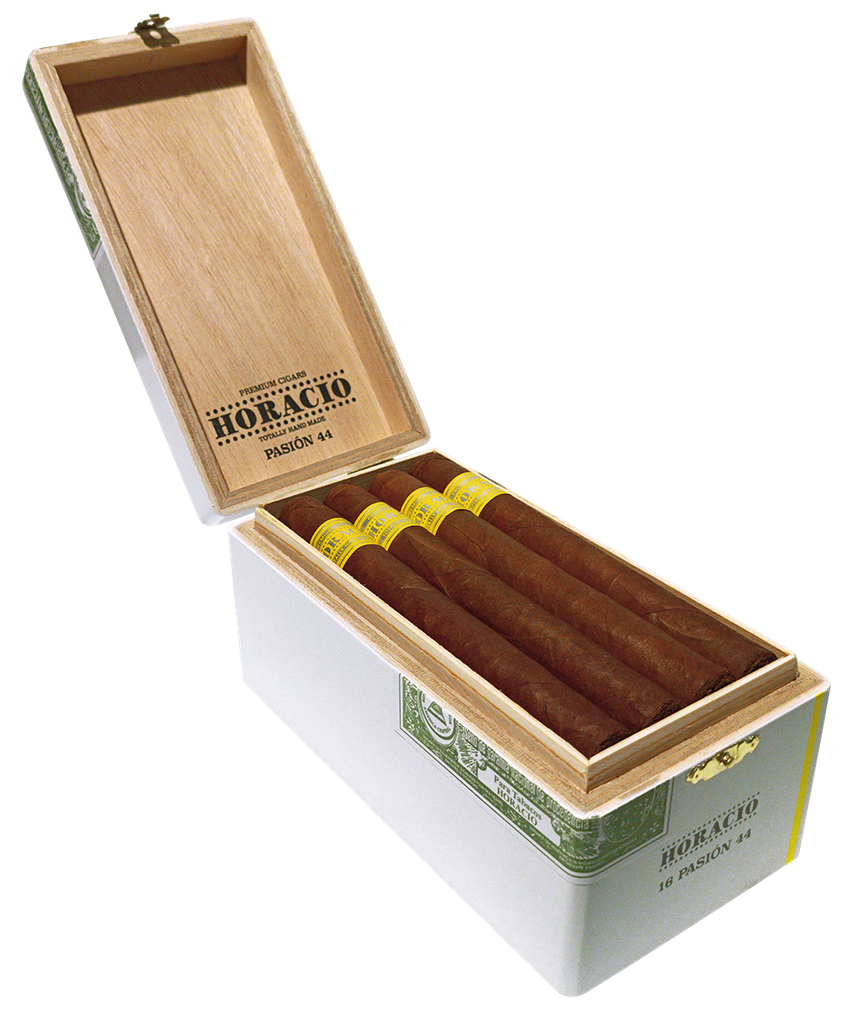 Horacio-Pasion-44-box-open-angle.webp